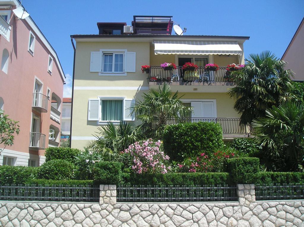 Family Apartments Ankica Crikvenica Exterior foto